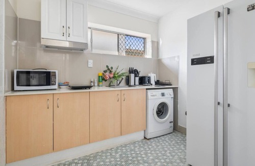 Robertson House | Affordable 4BR Family Home Convenient & Comfort