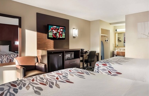Tupelo Hotel | Affordable Comfort! Close to Tupelo Regional Airport, FREE Parking, Breakfast!