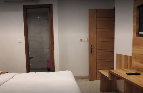 Paharganj Hotel | Affordable comfort with warm hospitality!