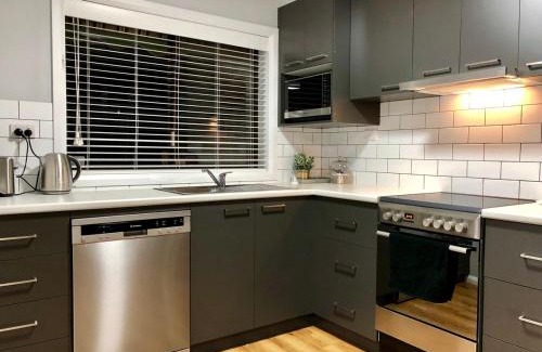 Kooringal Apartment | Affordable Quality - Kooringal, Wagga