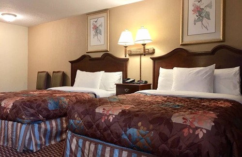 Sturbridge Hotel | Affordable Sturbridge Stay with Onsite Parking, Cozy Beds & Free Breakfast
