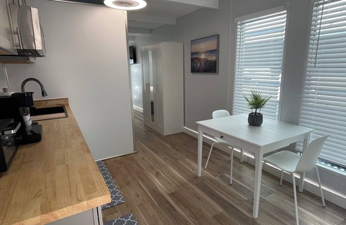 Riverside Park Boat Rental | 🚤 Affordable Waterfront Houseboat Oasis in Fort Lauderdale 🌊