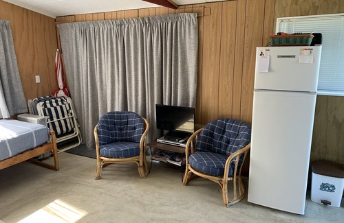 Snells Beach Cabin | Affordable with sea views and close to the beach