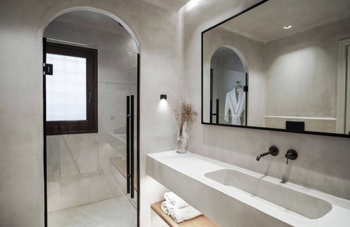 Papa Nero House | Agapitos Villas & Guesthouses