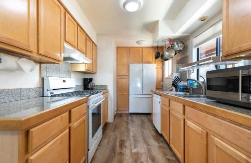 Tahoe Vista House | Agate Bay 3BDR, Walking Distance to the Beach!