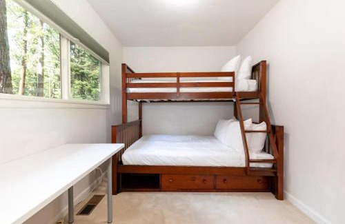 Tahoe Vista House | Agate Bay 3BDR, Walking Distance to the Beach!