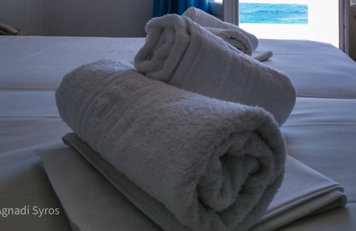 Megas Gialos Bed & Breakfast | Agnadi Syros Beachfront Studios & Rooms