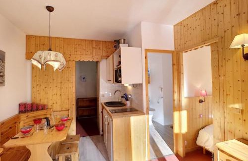 Les Bruyeres Apartment | Agréable 2P cabine, 6 pers, 35m², sud-ouest, Wi-Fi, au pied des pistes - Les Menuires - FR-1-178-169