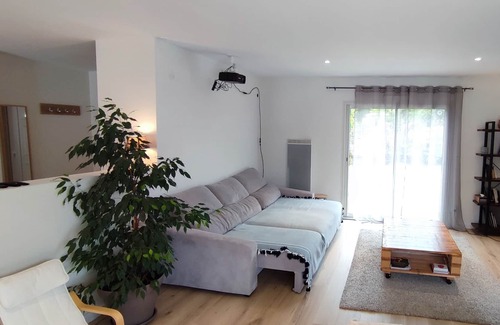 Trelissac House | Agréable Villa Avec Piscine à la Lisière de la Forêt