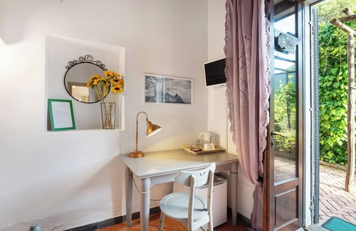 Fisciano Apartment | Agriturismo 'Double Room with Garden' with Mountain View, Shared Pool and Wi-Fi