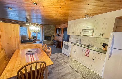 Magnetawan Cottage | Ahmic Lake Resort's 3-Bedroom Cottage (Moose Cottage)