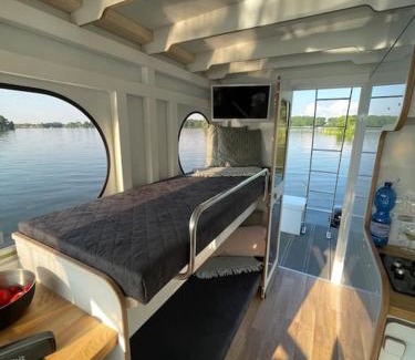 Werder Boat Rental | AhoiWerder Rollyboot Florina führerscheinfrei