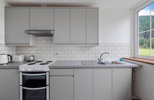 Glen Urquhart Apartment | Aigas holiday cottages Pond View