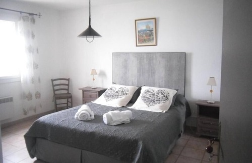 Saintes-Maries-de-la-Mer House | Air-conditioned Flamingo room with pond view (free breakfast).