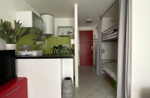 Marseillan Plage Apartment | Air-conditioned studio with garage, direct beach access