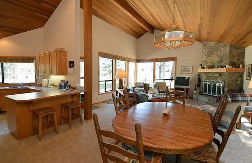 Black Butte Ranch House | Air Conditioned/Unobstructed View of Golf Course