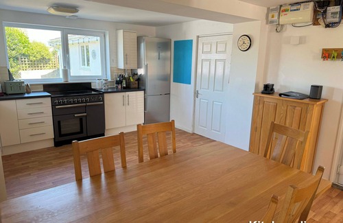Trevone House | Air conditioned 4 double bed bungalow in quiet location with EV point + parking
