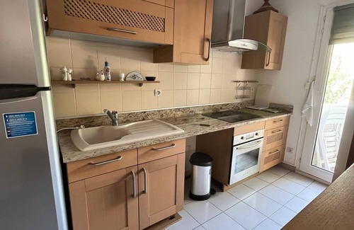 Celleneuve Apartment | Air-conditioned apartment in secure residence