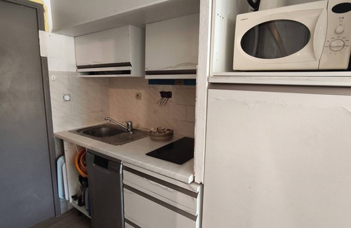 Gassin Apartment | air-conditioned enclosed private garden swimming pool parking wifi private estate near sea