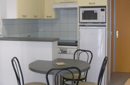 Salies-de-Bearn Apartment | Air-conditioned T2 ground floor in 3-star residence with heated pool