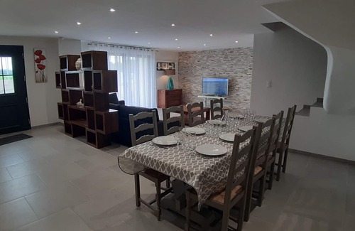 Othis House | Air-conditioned gîte for 6 people / 3 bedrooms / 2Bathrooms / near Paris / Roissy / Senlis / Astérix NEW