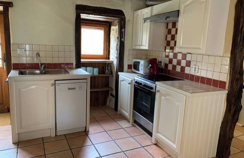 Monpazier House | Air-conditioned medieval house with garden, linen included