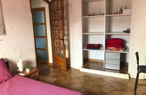 13th Arrondissement Bed & Breakfast | Air-conditioned room in a villa less than 10 km from Marseille's Vieux Port