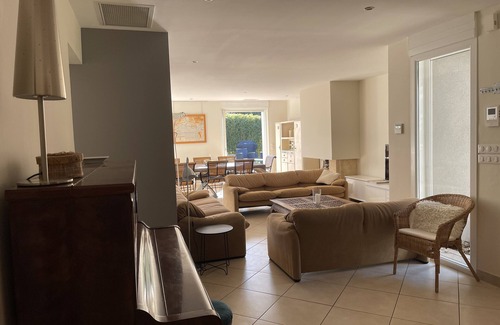 Vendargues Villa | AIR-CONDITIONED VILLA WITH JACUZZI AND SWIMMING POOL 4000 M2 GARDEN NOT OVERLOOKED