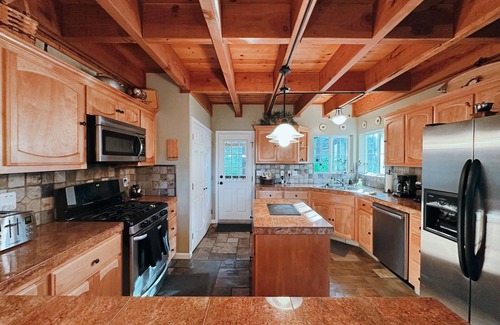 Cold Springs Cabin | Air Conditioning, Generator & 3 King-Size beds + 1 Queen