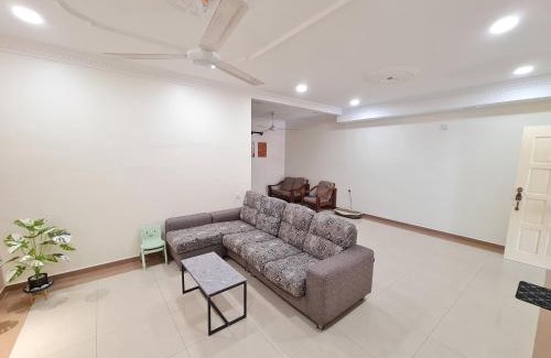 Simpang House | Air-home M9 Simpang near Aulong Econsave, 4BR, 10pax, Netflix