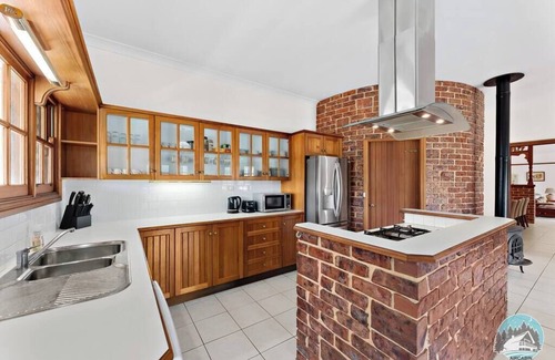 Kangy Angy House | Aircabin - KANGY ANGY - Rural Retreat 4 Bedrooms