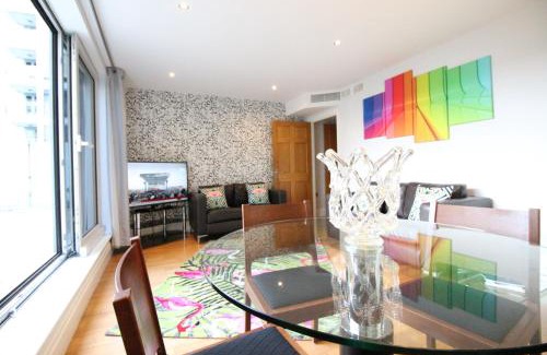 Parsons Green and Walham Apartment | Aircon 2bed Flat in Chelsea outdoor Terrace