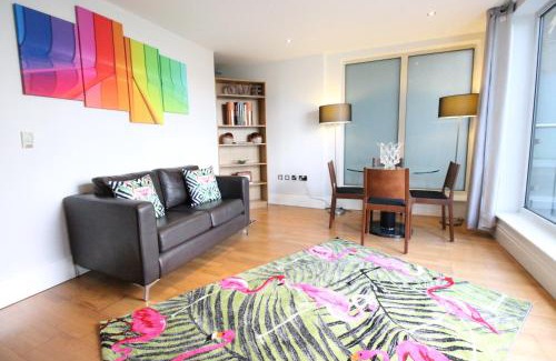 Parsons Green and Walham Apartment | Aircon 2bed Flat in Chelsea outdoor Terrace