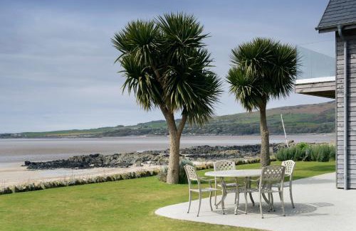 Castle Douglas House | Airds Bay Luxury Beach House