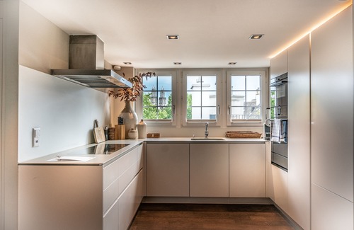 Niederdorf Apartment | Airhome Limmatquai River View Apartment