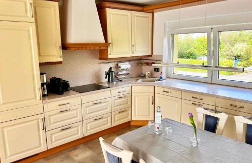 Lank-Latum Apartment | Airhome16, Wohnung in Messenähe