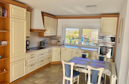 Lank-Latum Apartment | Airhome16, Wohnung in Messenähe