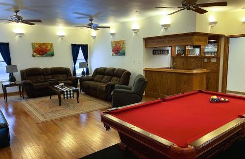 Haslet House | Airplane Hangar Loft - Coolest Stay in Fort Worth