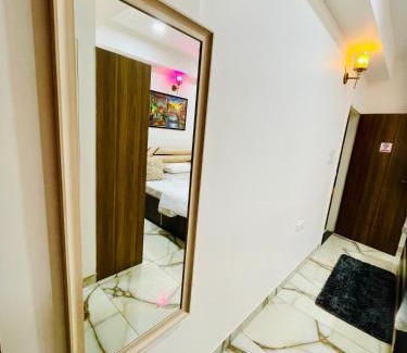 Malviya Nagar Apartment | Airport Bliss Apartment+Balcony & Netflix + Prime