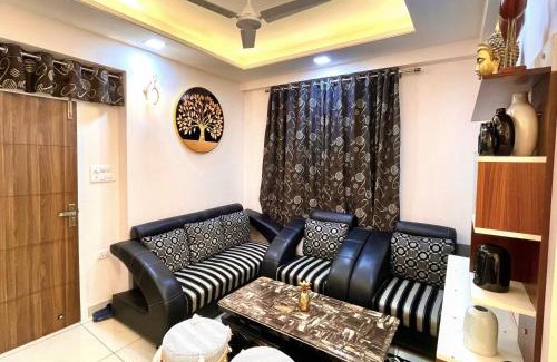 Malviya Nagar Apartment | Airport Bliss Apartment+Balcony & Netflix + Prime