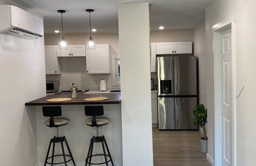 Coraopolis House | Airport bungalow
