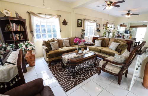 Piarco Bed & Breakfast | Airport Inn