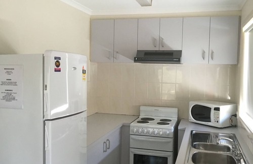 Attwood Hotel | Airport Tourist Village Melbourne