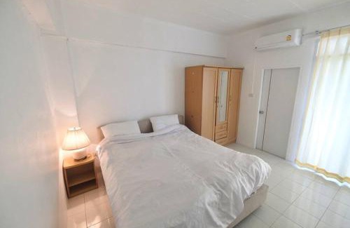 Srisa Chorakhe Noi Apartment | Airport View Apartment Cozy room near Airport