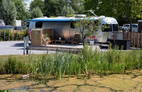 Earnewald Apartment | Airstream Retro USA caravan