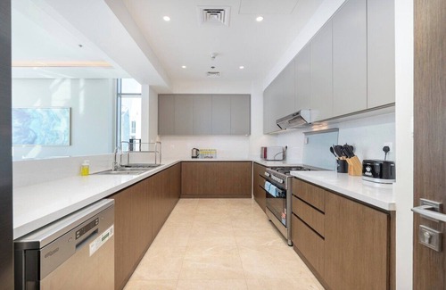 Dubai Apartment | Airy 5-Bedrooms Apartment at Harbour views with stunning scenery of Dubai Creek!