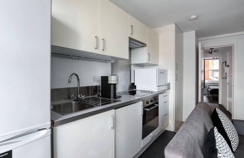 Barbican Apartment | Airy City of London 1BR, nr Tube Station & Clerkenwell, by Blueground