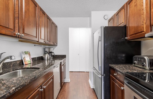 Rush and Division Apartment | Airy Gold Coast 2BR w/Gym, Pool, near. Oak St. Beach, by Blueground