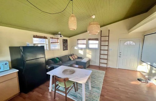 Highland House | Airy Guesthouse - Patio, W/D, Near Food/Shops, NEW