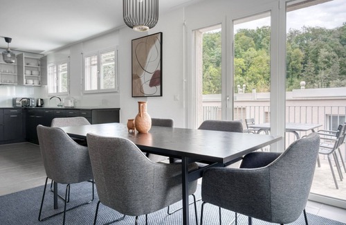 Center Apartment | Airy Leimbach 4.5 Room w/Storage & W/D, 5 min to Market, by Blueground